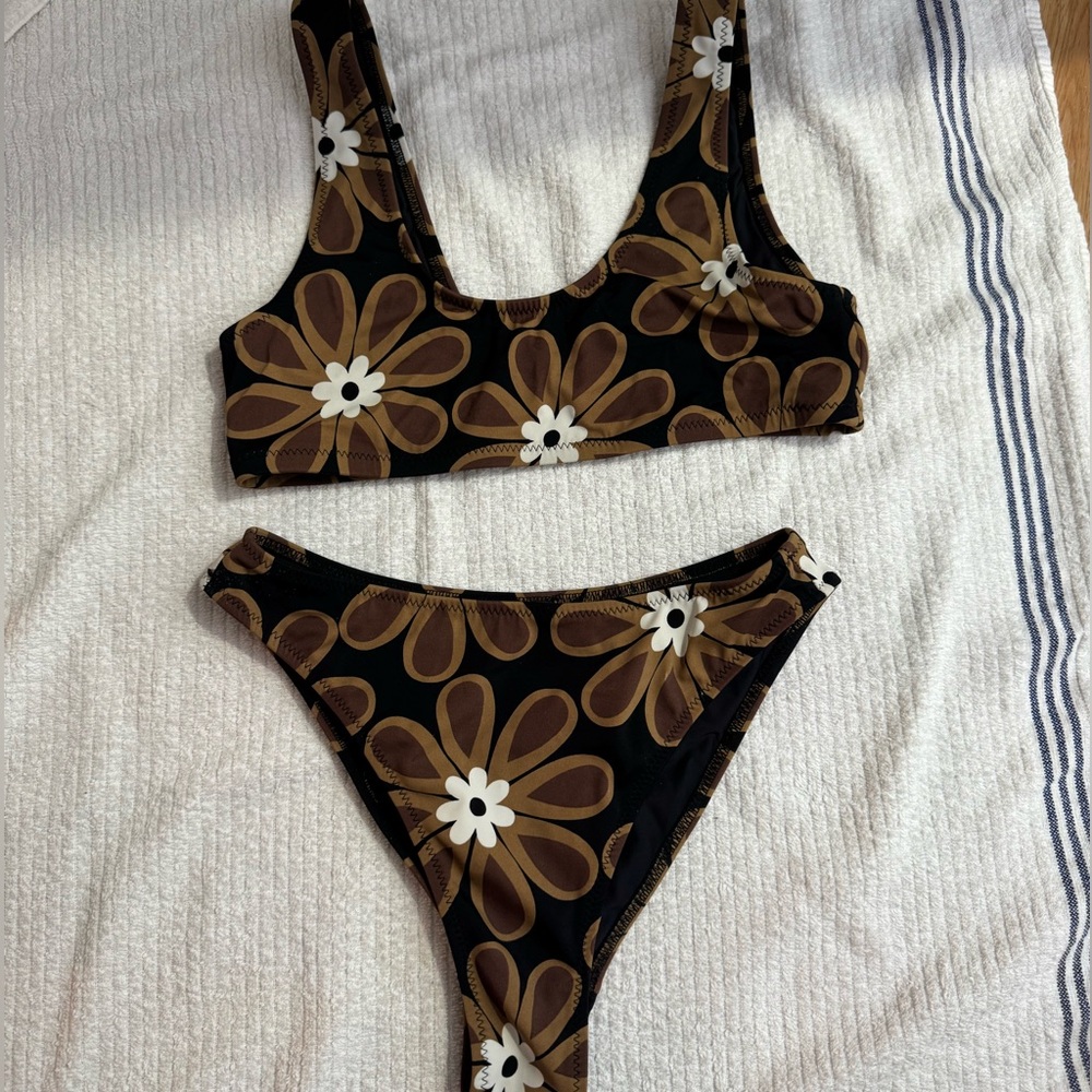 Ele swims brown floral bikini